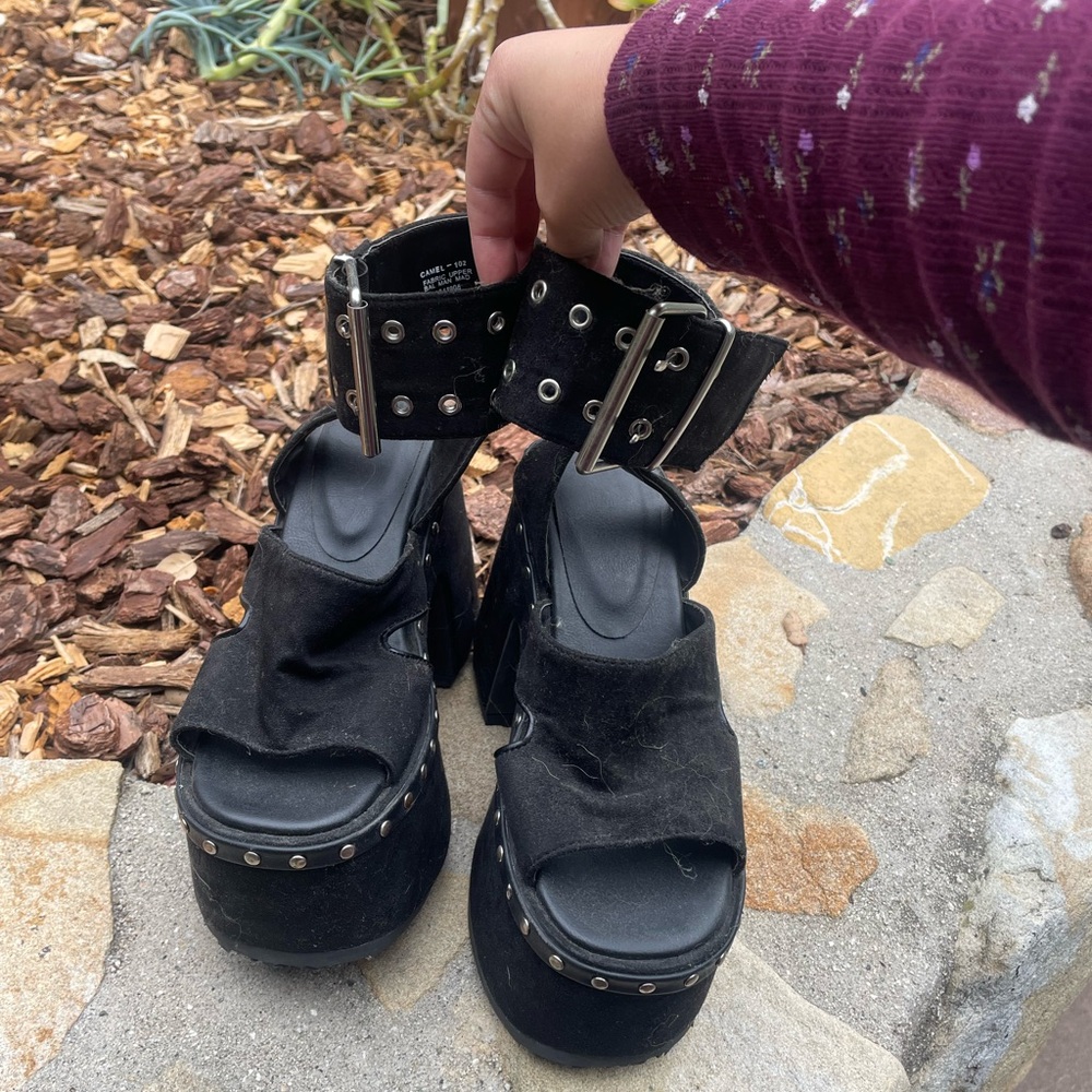 Demonia Camel 102 Grommet Sandals